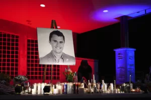 A photo of Charlie Kirk, the CEO and co-founder of Turning Point USA who was shot and killed, stands at his vigil, Thursday, Sept. 11, 2025, in Orem, Utah. (AP Photo/Lindsey Wasson)


Associated Press/LaPresse