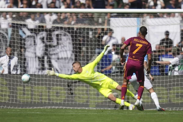 Roma’s Lorenzo Pellegrini scores his side’s opening goal past Lazio’s goalkeeper Ivan Provedel during an Italian Serie A soccer match between Lazio and Roma, at the Olimpic Stadium, in Rome, Italy, Sunday, Sept. 21, 2025. (AP Photo/Alessandra Tarantino)

Associated Press/LaPresse
