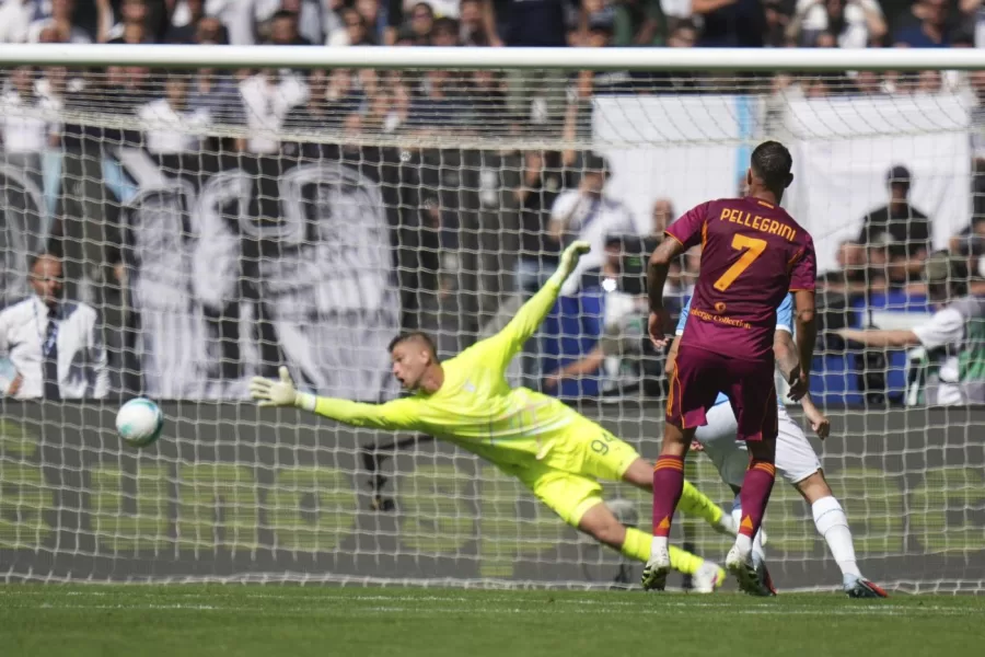 Roma’s Lorenzo Pellegrini scores his side’s opening goal past Lazio’s goalkeeper Ivan Provedel during an Italian Serie A soccer match between Lazio and Roma, at the Olimpic Stadium, in Rome, Italy, Sunday, Sept. 21, 2025. (AP Photo/Alessandra Tarantino)

Associated Press/LaPresse
