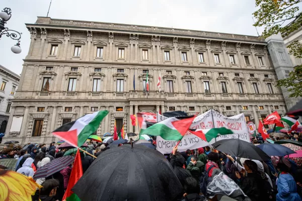 Filantropia telescopica: dall’Occidente ai regimi, la libertà cambia pelle