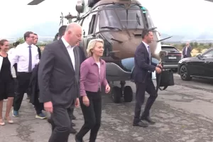 Interferenze Gps russe sull’aereo di von der Leyen: il pilota atterra con le mappe cartacee Interferenze Gps russe sull’aereo di von der Leyen: il pilota atterra con le mappe cartacee