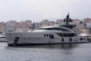 Yacht, ville e partecipazioni societarie congelate in Italia: i beni di lusso russi che costano allo Stato Yacht, ville e partecipazioni societarie congelate in Italia: i beni di lusso russi che costano allo Stato