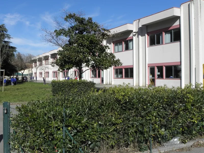 La scuola diventa centro sociale, a Firenze i prof elogiano la Flotilla e parlano di “genocidio”. Docente sostegno si oppone: “No a indottrinamento alunni”