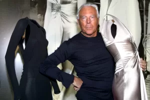 La vita di Armani, la bomba a farfalla scoppiata vicino, il lavoro alla Rinascente e la svolta con Cerruti: così è diventato Re Giorgio