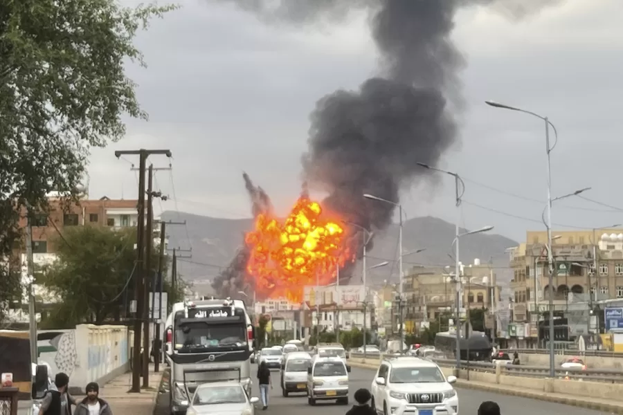 Flames and smoke rise following Israeli airstrikes in Sanaa, Yemen, Wednesday, Sept. 10, 2025. (AP Photo)

Associated Press/LaPresse