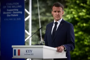 Macron pronto a incontrare Putin? Il Cremlino già prepara il trappolone