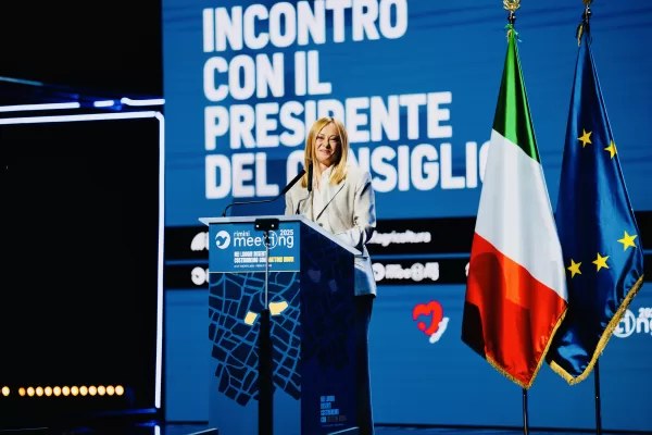 Giorgia Meloni e l’aiuto al ceto medio che non arriva: la classe esclusa da bonus e welfare che si fa carico delle tasse Giorgia Meloni e l’aiuto al ceto medio che non arriva: la classe esclusa da bonus e welfare che si fa carico delle tasse