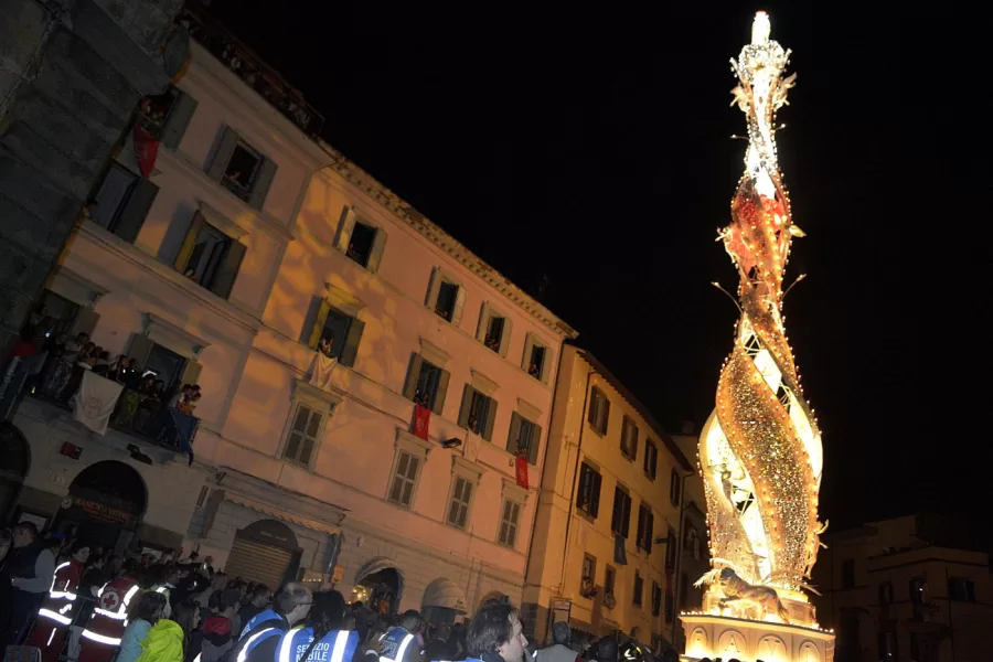 Allerta terrorismo, a Viterbo fermati due turchi con mitra e pistole pronti al fuoco sulla folla. Allarme cellule jihadiste: “Falla negli 007”