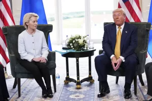 Trump annuncia nuovi dazi sui farmaci. Calma a Bruxelles: “Vale l’accordo del 27 luglio” Trump annuncia nuovi dazi sui farmaci. Calma a Bruxelles: “Vale l’accordo del 27 luglio”