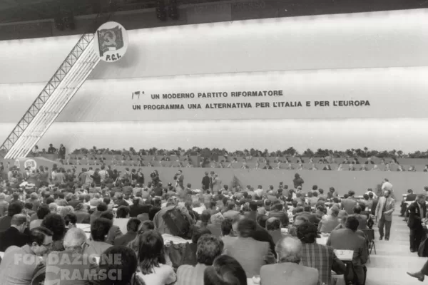 Il voto di facciata sul nucleare e il crollo dei principi leninisti: così il PCI si avvicinava alla fine