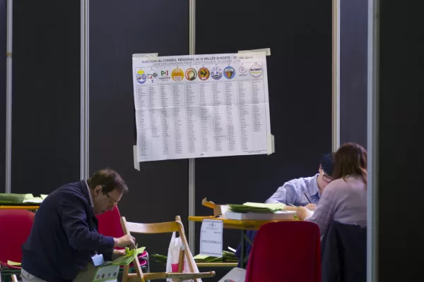 Regionali Valle D’Aosta, lo spoglio in diretta: successo degli autonomisti. Balzo in avanti dell’Union Valdotaine