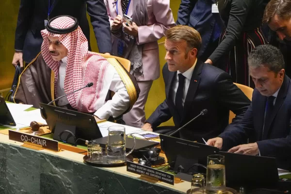 CORRECTS ID: Saudi Arabia Foreign Minister Faisal bin Farhan Al-Saud, left, and France President Emmanuel Macron, center, prepare to lead a high-profile meeting at the United Nations aimed at galvanizing support for a two-state solution to the Israeli-Palestinian conflict Monday, Sept. 22, 2025, at UN headquarters. (AP Photo/Yuki Iwamura) 


Associated Press / LaPresse
Only italy and spain