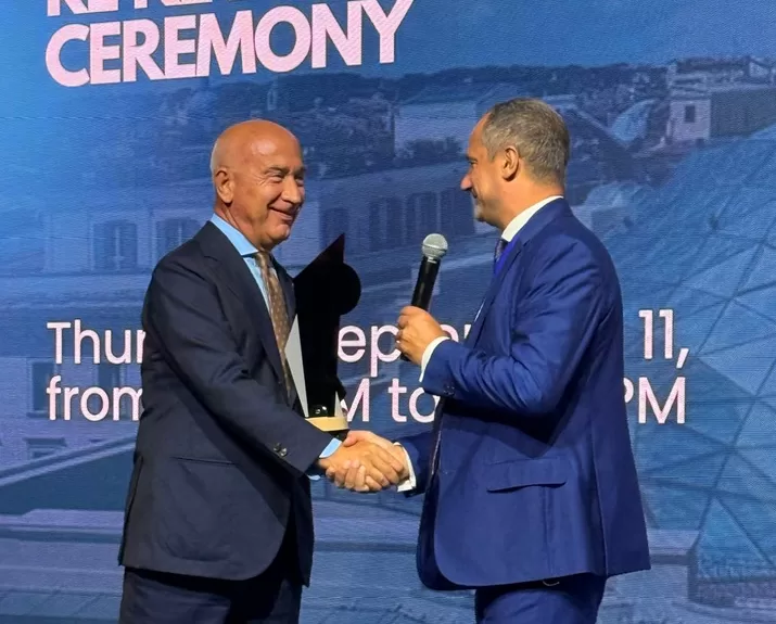 L’avvocato Alfredo Romeo riceve il premio “Sviluppatori della bellezza urbana” in occasione dell’evento RE KEY: Italy 2025