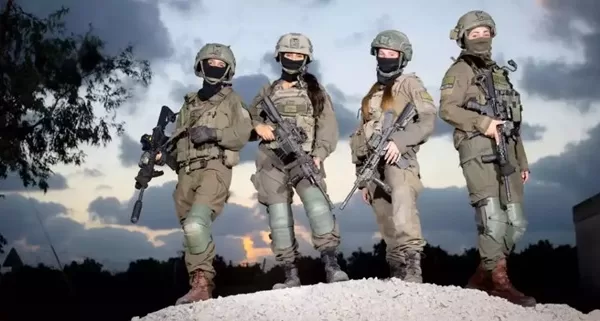 Storie di donne al fronte, le soldatesse Idf che abbattono stereotipi e terroristi: “Sentivamo di dover studiare più degli altri. Col tempo i dubbi spariscono”