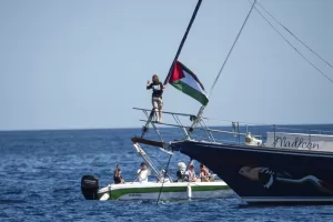 Flotilla, su una nave profilattici e droga. Col blocco è fallita l’ennesima provocazione pro-Pal