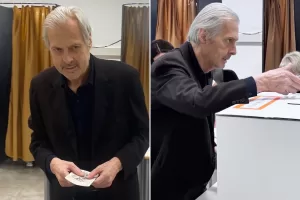 Regionali Marche, Vittorio Sgarbi al seggio. Lo stato di salute e la polemica con la figlia Evelina: “Serve un amministratore”