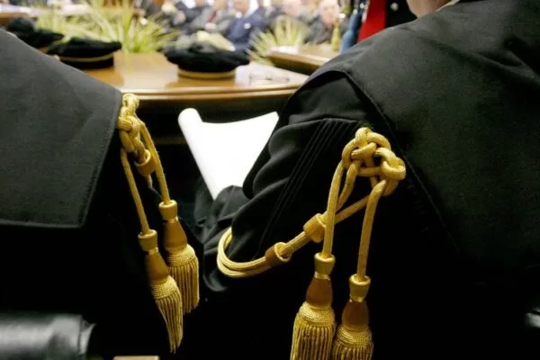 Sentenza Tribunale di Torino per maltrattamenti: il linguaggio della giurisdizione non può travestirsi da sermone