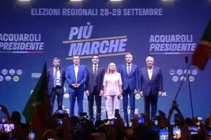 Regionali Marche, i sondaggi danno Acquaroli avanti di 5 punti su Ricci. I due comizi: Meloni e il centrodestra unito, Schlein in solitudine Regionali Marche, i sondaggi danno Acquaroli avanti di 5 punti su Ricci. I due comizi: Meloni e il centrodestra unito, Schlein in solitudine