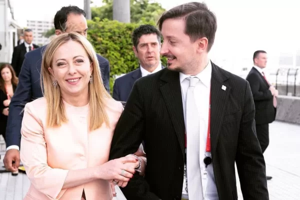 Meloni leader dei social, Longobardi: “Coerenza e semplicità, così ha stravolto i pronostici. Polemiche arrivano perché è una donna di destra”