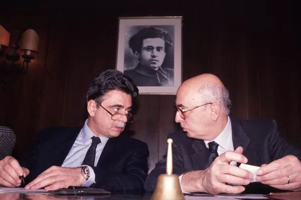 Il Pci non restò fermo ad aspettare la sua caduta, ma si divise sulle idee