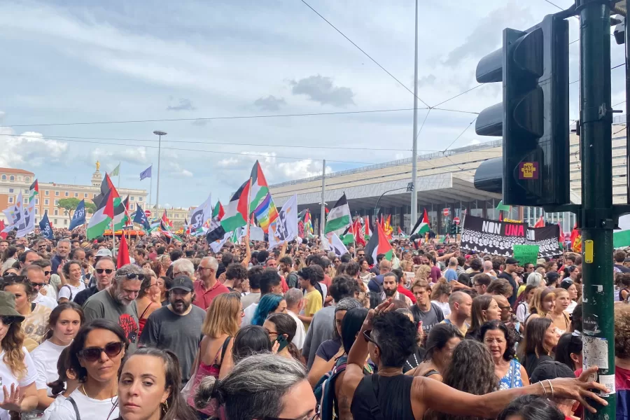 Sciopero generale per Gaza, Roma bloccata da Termini alla tangenziale: “Siamo tutti anti sionisti”