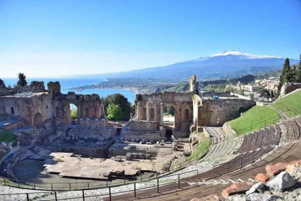 La bellezza salverà il mondo. Viaggio a Taormina