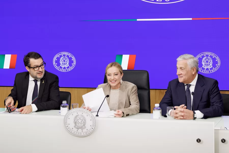 Il ministro delle Infrastrutture Matteo Salvini, la presidente del Consiglio Giorgia Meloni e il ministro degli Esteri Antonio Tajani durante l’illustrazione della legge di Bilancio in occasione della conferenza stampa al termine del Consiglio dei ministri a Palazzo Chigi, Roma, Venerdì 17 Ottobre 2025 (Foto Roberto Monaldo / LaPresse) 

Infrastructure minister Matteo Salvini, premier Giorgia Meloni and Foreign minister Antonio Tajani during the presentation of the Budget law on the occasion of the press conference following the Council of Ministers at Palazzo Chigi, Rome, Friday, October 17, 2025 (Photo by Roberto Monaldo / LaPresse)