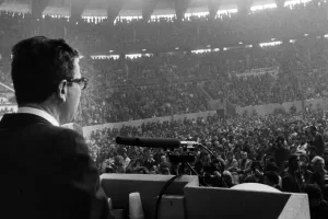 Foto LaPresse Torino/Archivio storico
Storico
30/03/1979 Roma
Enrico Berlinguer
Enrico Berlinguer (Sassari, 25 maggio 1922 – Padova, 11 giugno 1984) è stato un politico italiano, segretario generale del Partito Comunista Italiano dal 1972 fino alla morte e principale esponente dell’Eurocomunismo.
nella foto: apertura del 15° congresso del PCI. Enrico Berlinguer

Photo LaPresse Turin/Archives historical
Hystory
30/03/1979 Rome
Enrico Berlinguer
in the photo: Enrico Berlinguer