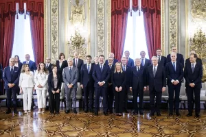 Foto Roberto Monaldo / LaPresse
22-10-2022 Roma (Italia) 
Politica
Quirinale – Giuramento del governo Meloni
Nella foto Sergio Mattarella, Giorgia Meloni e i membri del nuovo governo

22-10-2022 Rome (Italy)
Politics
Quirinale palace – Oath of the Meloni government
In the pic Sergio Mattarella, Giorgia Meloni and the new govenment