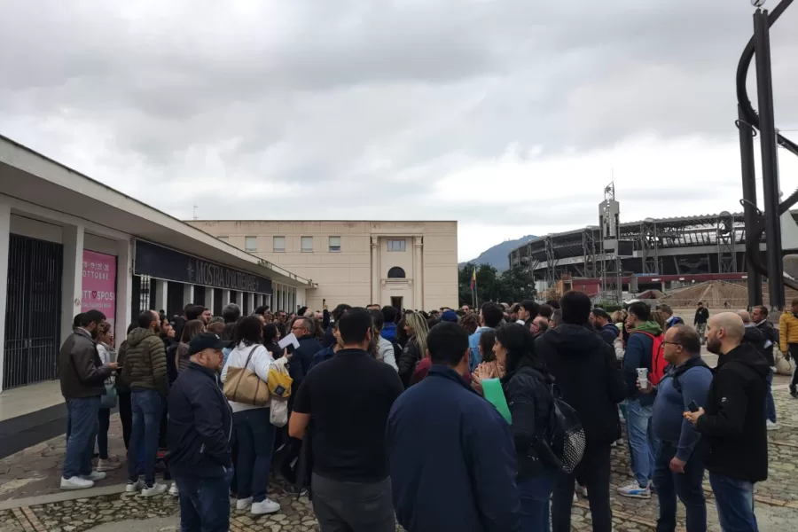 Napoli, concorso dell’In-Giustizia alla Mostra d’Oltremare. Quasi 300 candidati fuori sotto la pioggia ‘grazie’ a incidente in Tangenziale