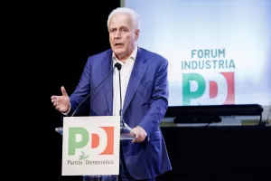 Il presidente della regione Toscana Eugenio Giani e Elly Schlein durante la Conferenza nazionale del Partito democratico sulle politiche industriali, Roma, Sabato 12 Luglio 2025 (Foto Roberto Monaldo / LaPresse) 

Eugenio Giani e Elly Schlein during the National conference of the Democratic party on industrial policies, Rome, Saturday, July 12, 2025 (Photo by Roberto Monaldo / LaPresse)