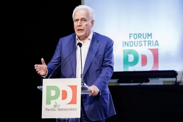 Il presidente della regione Toscana Eugenio Giani e Elly Schlein durante la Conferenza nazionale del Partito democratico sulle politiche industriali, Roma, Sabato 12 Luglio 2025 (Foto Roberto Monaldo / LaPresse) 

Eugenio Giani e Elly Schlein during the National conference of the Democratic party on industrial policies, Rome, Saturday, July 12, 2025 (Photo by Roberto Monaldo / LaPresse)