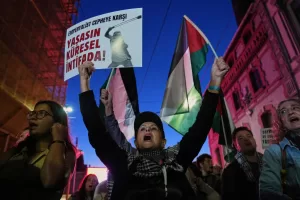 People shout slogans during a rally in support of Palestinians, in Istanbul, Turkey, Friday, Sept. 19, 2025. The poster reads in Turkish: “Long live the global intifada!”. (AP Photo/Francisco Seco)