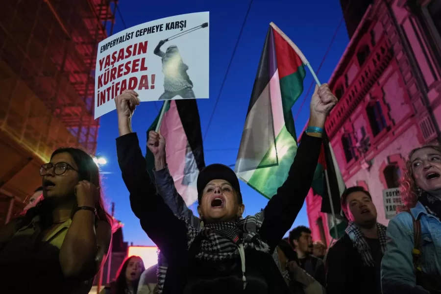 People shout slogans during a rally in support of Palestinians, in Istanbul, Turkey, Friday, Sept. 19, 2025. The poster reads in Turkish: “Long live the global intifada!”. (AP Photo/Francisco Seco)
