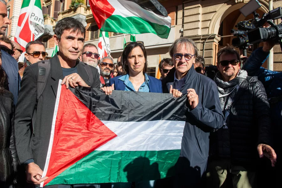Sciopero Generale per Gaza, Manifestazione della CGIL, Roma, Angelo Bonelli, Nicola Fratoianni, Elly Schlein Venerdì 3 Ottobre 2025 (foto Valentina Stefanelli / LaPresse)

General Strike for Gaza, CGIL Demonstration, Rome,  Angelo Bonelli, Nicola Fratoianni, Elly Schlein  Friday, October 3, 2025 (photo Valentina Stefanelli / LaPresse)