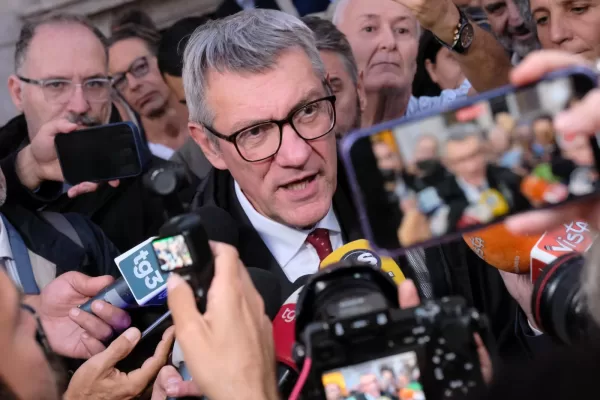 Maurizio Landini CGIL in occasione del tavolo governo sindacati sulla manovra finanziaria tenuto a Palazzo Chigi a Roma Venerdì 10 Ottobre 2025. (foto Mauro Scrobogna / LaPresse) 

Maurizio Landini CGIL on the occasion of the government-union meeting on the budget plan, held at Palazzo Chigi in Rome on Friday October 10 2025. (Photo by Mauro Scrobogna / LaPresse)