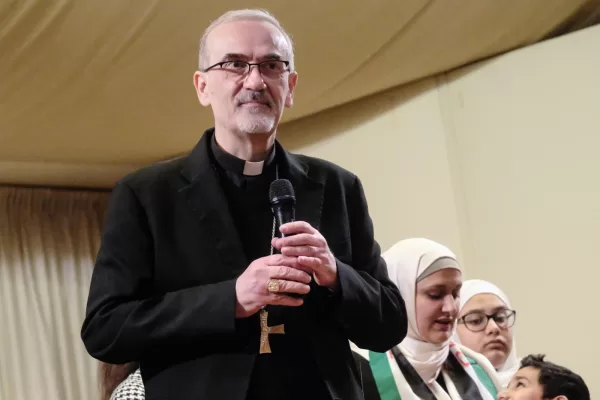 Patriarca di Gerusalemme, il Cardinale Pierbattista Pizzaballa in occasione della consegna del Premio internazionale Achille Silvestrini per il dialogo e la pace assegnato a Padre Gabriel Romanelli, con i sacerdoti e le suore della parrocchia Chiesa della Sacra Famiglia di Gaza. Villa Nazareth a Roma, Mercoledi 15 Ottobre 2025. (foto Mauro Scrobogna / LaPresse)  

Patriarch of Jerusalem, Cardinal Pierbattista Pizzaballa at the presentation of the Achille Silvestrini International Prize for Dialogue and Peace to Father Gabriel Romanelli, with the priests and nuns of the Holy Family Parish in Gaza. Villa Nazareth in Rome, Wednesday October 15 2025. (Photo by Mauro Scrobogna / LaPresse)