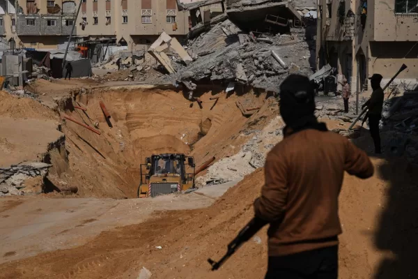 Members of the Hamas militant group search underground for the bodies of Israeli hostages amid destroyed buildings in Khan Younis, in the southern Gaza Strip, Sunday, Oct. 19, 2025. (AP Photo/Abdel Kareem Hana)
Associated Press / LaPresse
Only italy and spain Members of the Hamas militant group search underground for the bodies of Israeli hostages amid destroyed buildings in Khan Younis, in the southern Gaza Strip, Sunday, Oct. 19, 2025. (AP Photo/Abdel Kareem Hana)
Associated Press / LaPresse
Only italy and spain