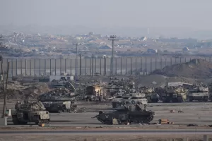 Israeli tanks are parked in a staging area near the border with Gaza, in southern Israel, Wednesday, Oct. 29, 2025. (AP Photo/Ohad Zwigenberg)
Associated Press / LaPresse
Only italy and spain Israeli tanks are parked in a staging area near the border with Gaza, in southern Israel, Wednesday, Oct. 29, 2025. (AP Photo/Ohad Zwigenberg)
Associated Press / LaPresse
Only italy and spain
