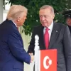 President Donald Trump, left, greets Turkish President Recep Tayyip Erdogan at the White House, Thursday, Sept. 25, 2025, in Washington. (AP Photo/Evan Vucci) 


Associated Press / LaPresse
Only italy and spain