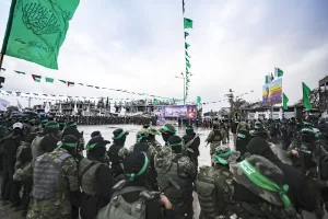 Hamas, chi vuole legittimare i terroristi a Gaza? Quando l’Italia non si piegò al ricatto