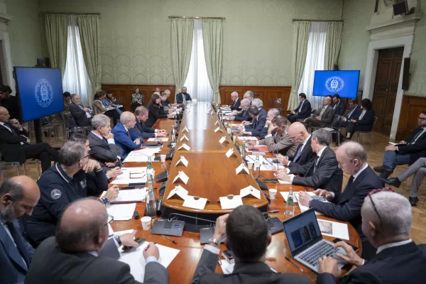 Il piano dell’Italia per aiutare la Striscia di Gaza: ospedali, acqua potabile, un’università e l’invio di 200 carabinieri Il piano dell’Italia per aiutare la Striscia di Gaza: ospedali, acqua potabile, un’università e l’invio di 200 carabinieri