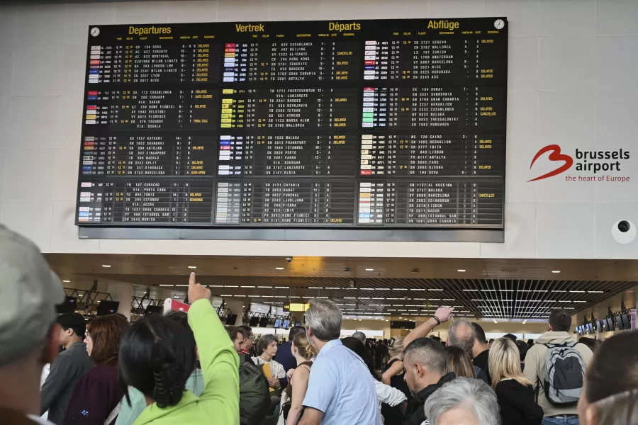 An airport employee points at a departure board after a cyber attack caused delays at Brussels International Airport in Zaventem, Belgium, Saturday, Sept. 20, 2025. (AP Photo/Harry Nakos) 


Associated Press / LaPresse
Only italy and spain