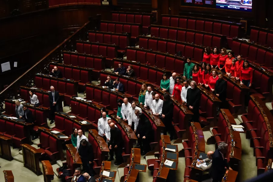 CAMERA DEI DEPUTATI, AULA, QUESTION TIME I DEPUTATI E LE DEPUTATE DE M5S PRESIEDONO LA SEDUTA CON I COLORI DELLA BANDIERA DELLA PALESTINA