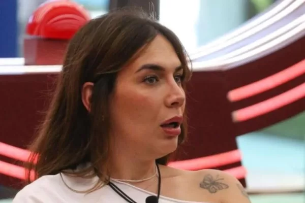 Chi è Ivana Castorina, una donna trans al Grande Fratello. Il coming out: “Non è stato facile, oggi sono sposata” Chi è Ivana Castorina, una donna trans al Grande Fratello. Il coming out: “Non è stato facile, oggi sono sposata”
