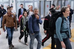 il senatore M5S Marco Croatti, l’eurodeputata PD Annalisa Corrado, il deputato PD Arturo Scotto, l’eurodeputata AVS Benedetta Scuderi componenti degli equipaggi della Global Sumud Flotilla in occasione del rientro in Italia dopo l’espulsione da Israele Aeroporto di Fiumicino Venerdì 03 Ottobre 2025. (foto Mauro Scrobogna / LaPresse) 

M5S Senator Marco Croatti, Democratic Party MEP Annalisa Corrado, Democratic Party MP Arturo Scotto, and AVS MEP Benedetta Scuderi crew members of the Global Sumud Flotilla on the occasion of their return to Italy after their expulsion from Israel at Fiumicino Airport on Friday October 03 2025. (Photo by Mauro Scrobogna / LaPresse)