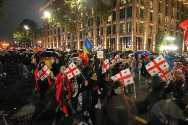 Protesters with Georgian national flags gather in the city center of Tbilisi, Georgia, Wednesday, Oct. 1, 2025 to denounce Georgian government’s anti European stance and call for the release of prisoners detained as part of a crackdown on political opponents ahed of the municipal elections. (AP Photo/Zurab Tsertsvadze)