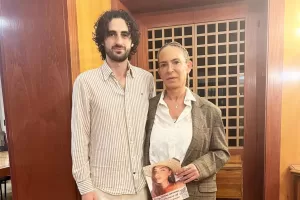 Nadav e l’amico salvato al Nova Festival dalla giovane Shani, poi uccisa da Hamas: il racconto e le lacrime alla Comunità ebraica di Milano Nadav e l’amico salvato al Nova Festival dalla giovane Shani, poi uccisa da Hamas: il racconto e le lacrime alla Comunità ebraica di Milano