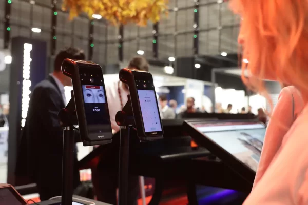 IL SALONE DEI PAGAMENTI 1,00 € POS RICONOSCIMENTO FACCIALE BIOMETRICO PAGAMENTO PAGAMENTI BIOMETRICI