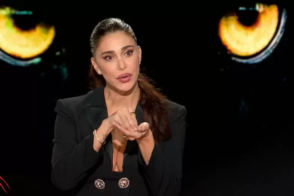 Belen Rodriguez a Belve: una moderna Elena (di Troia) che nella sua bellezza non trova la felicità